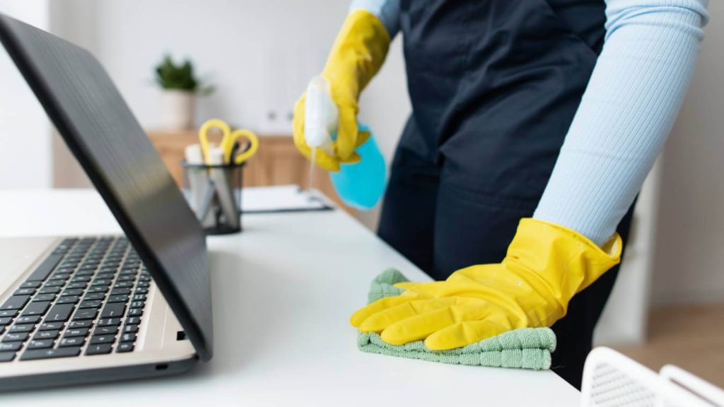 Top Reasons to Hire Experts for Office Cleaning